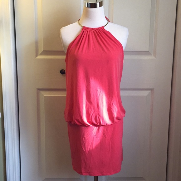 Cache boho pink cocktail dress with gold necklace - Picture 3 of 5